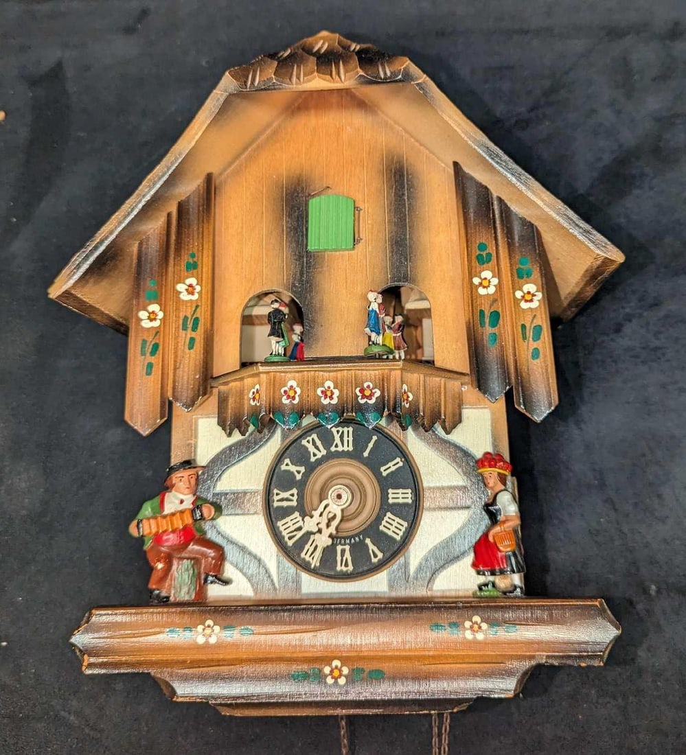 Vintage East German E. Schmeckenbecher Cuckoo Clock (1 of 14)