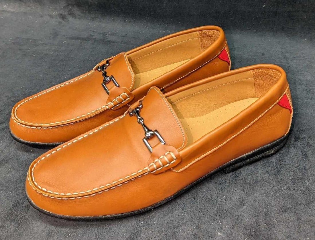 Footjoy Mens 11.5 Club Casuals Loafer: Footjoy Mens 11.5 Club Casuals Loafer. Made of leather and rubber. New In Box. The original box is approx 14" x 8 1/4" x 4 7/8" and it weighs 2.35lb. The shoes have no signs of wear. Model 79008.
