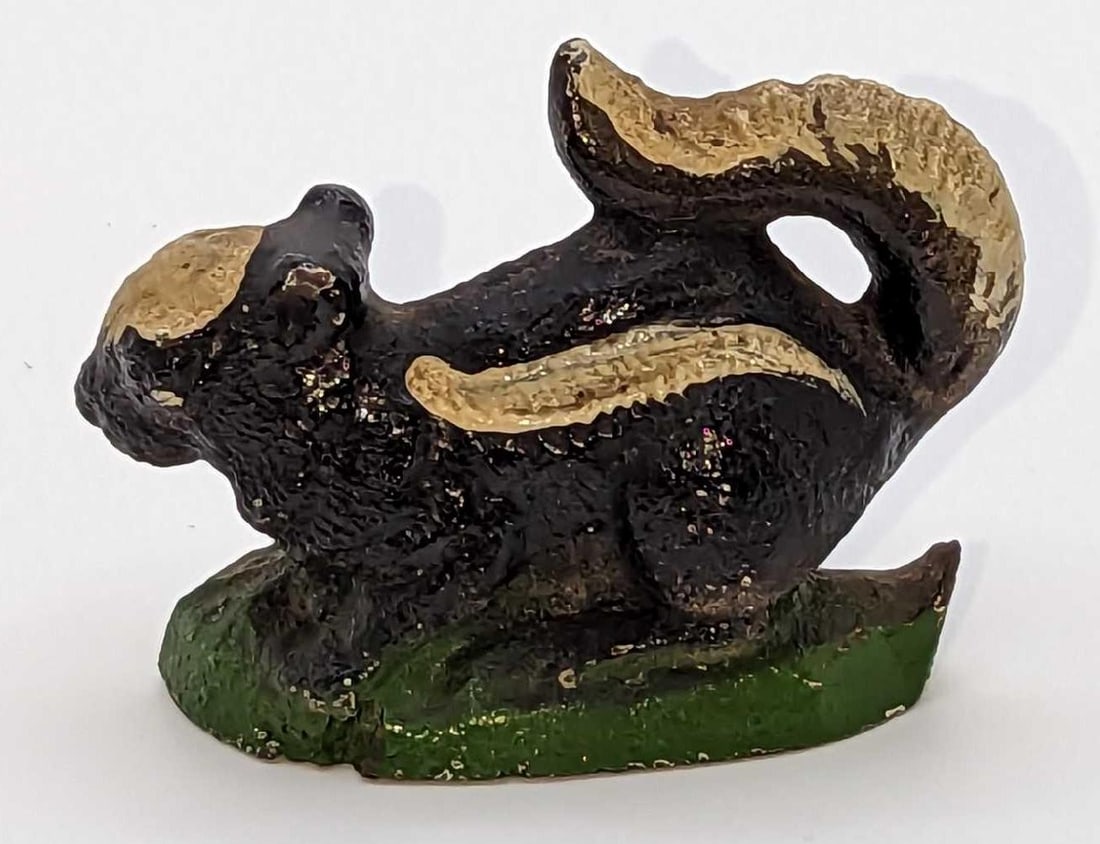 Vintage Cast Iron Skunk Bottle Opener: Vintage Cast Iron Skunk Bottle Opener. This is approx 3" x 1 1/4" x 2 1/4" and it weighs 0.62lb. The bottle opener has some chips and wear. Please see the images as they are part of the description.