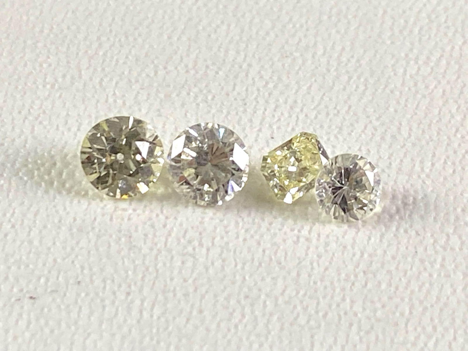 Mixed Lot Of Natural Diamonds 1.44 ctw: This piece of authentic fine jewelry as been tested and researched prior to testing . Please view all our pictures they are part of our description. Happy Bidding DETAILS: Color - G-J Clarity - I-