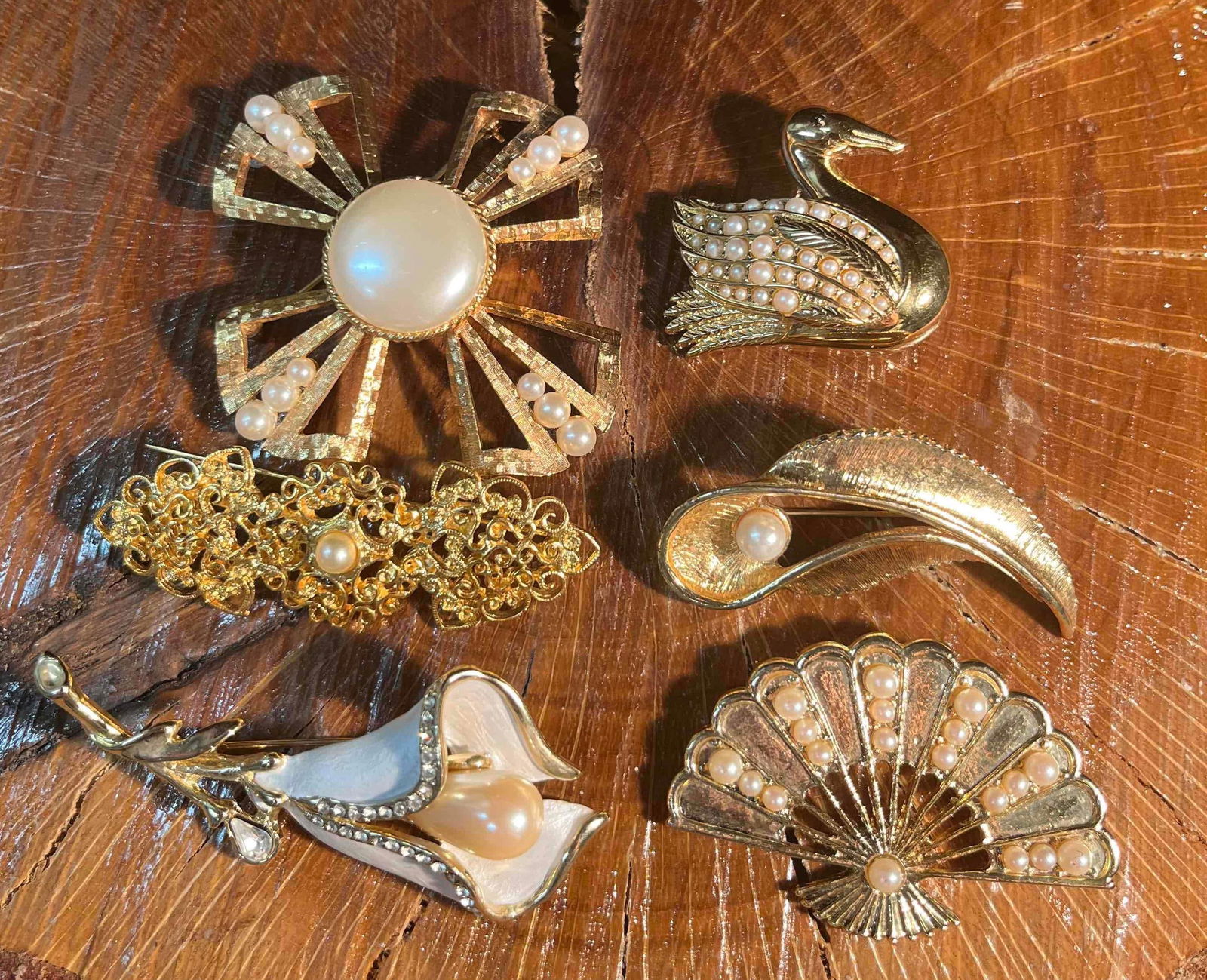 Vintage Gold Tone Faux Pearl Brooch Bundle (1 of 14)