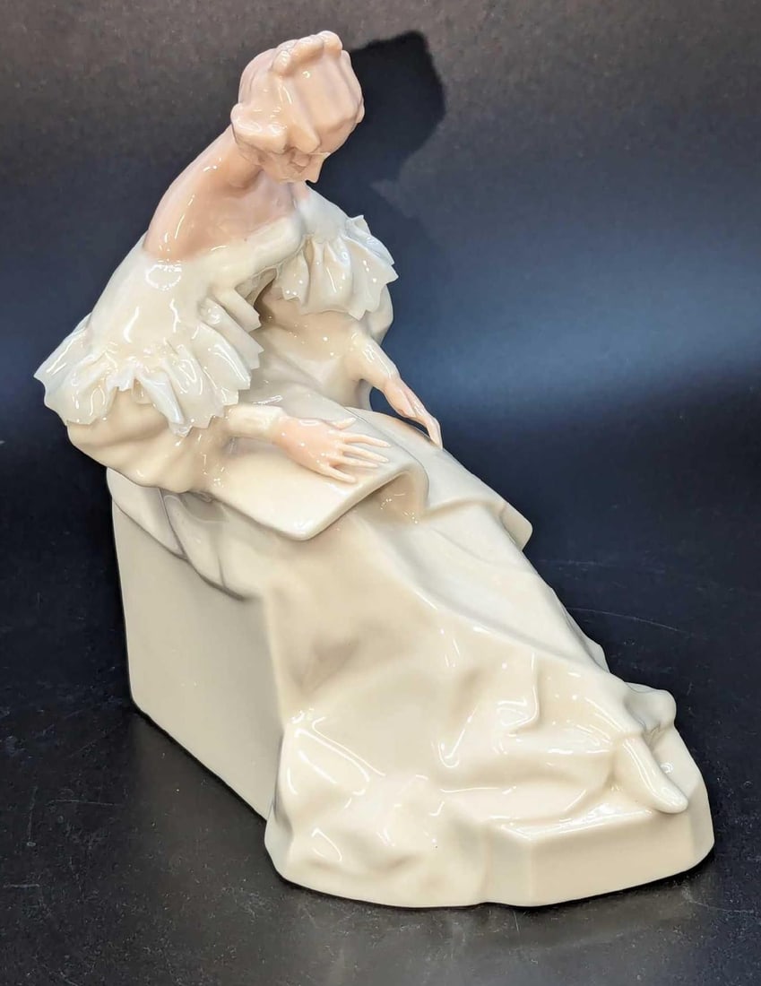 Vintage Lenox Figurine ‘The Reader’ Woman in Colonial Style Dress (1 of 7)