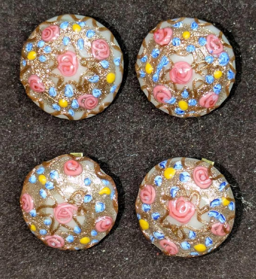 2 Murano Venetian Art Glass Lamp Work Earrings RRRRRR: 2 Murano Venetian Art Glass Lamp Work Earrings RRRRRR. Two sets of white clip-on earrings with hand painted designs on each. Each earring is approx 1" x 3/8"x 1" and the total weight is 0.07lb.
