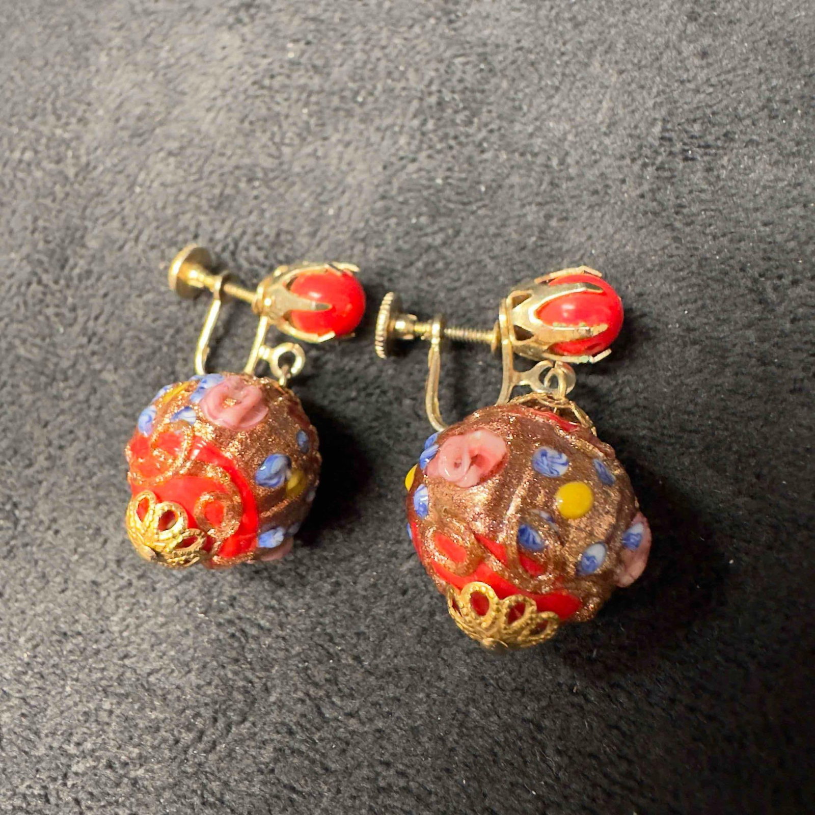 Murano Venetian Lamp Work Art Glass Red Beaded Floral Earrings E33: Murano Venetian Lamp Work Art Glass Red Beaded Floral Earrings E33. Earrings with red colored glass beads with beautiful hand painted designs on each. The earrings feature pink colored floral accents.
