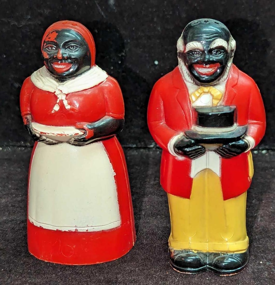 Vintage Plastic Aunt Jemima & Uncle Moses Salt & Pepper Shakers: Vintage Plastic Aunt Jemima & Uncle Moses Salt & Pepper Shakers. By F&F Mold/Die Works. The shakers are approx 1 3/4" x 1 5/8" x 3 1/2" and the total weight is 0.07lb. The shakers have signs of w