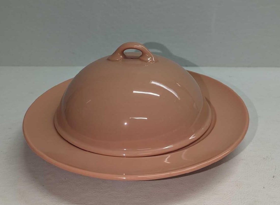 Vintage Lenox Butter Or Cheese Dome Dish: Vintage Lenox Butter Or Cheese Dome Dish. This is approx 7 1/8" x 7 1/8" x 3 1/2" and it weighs 0.87lb. The dish has no chips or cracks.