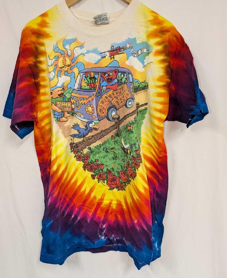 Liquid Blue Grateful Dead Summer Tour Shirt XL: Liquid Blue Grateful Dead Summer Tour Shirt XL. 100% Cotton. Please note, it does not come with the hanger seen in the image. Folded, the shirt is approx 12" x 8" x 1 3/4" and it weighs 0.53lb. The sh