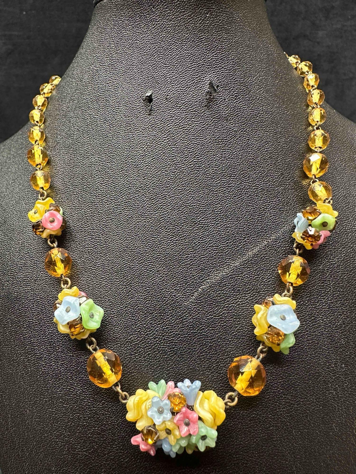 Yellow Glass Flower Shaped Beaded Small Necklace G45 (1 of 8)