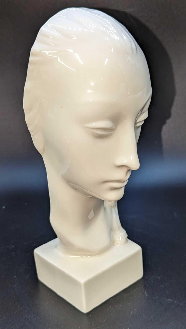 Vintage Lenox Porcelain Gaza De Vert Bust: Vintage Lenox Porcelain Gaza De Vert Bust. This was designed by Geza de Vegh. This is approx 3 3/4" x2 1/2" x 8 3/4" and it weighs 1.25lb. The bust has no chips or cracks. 