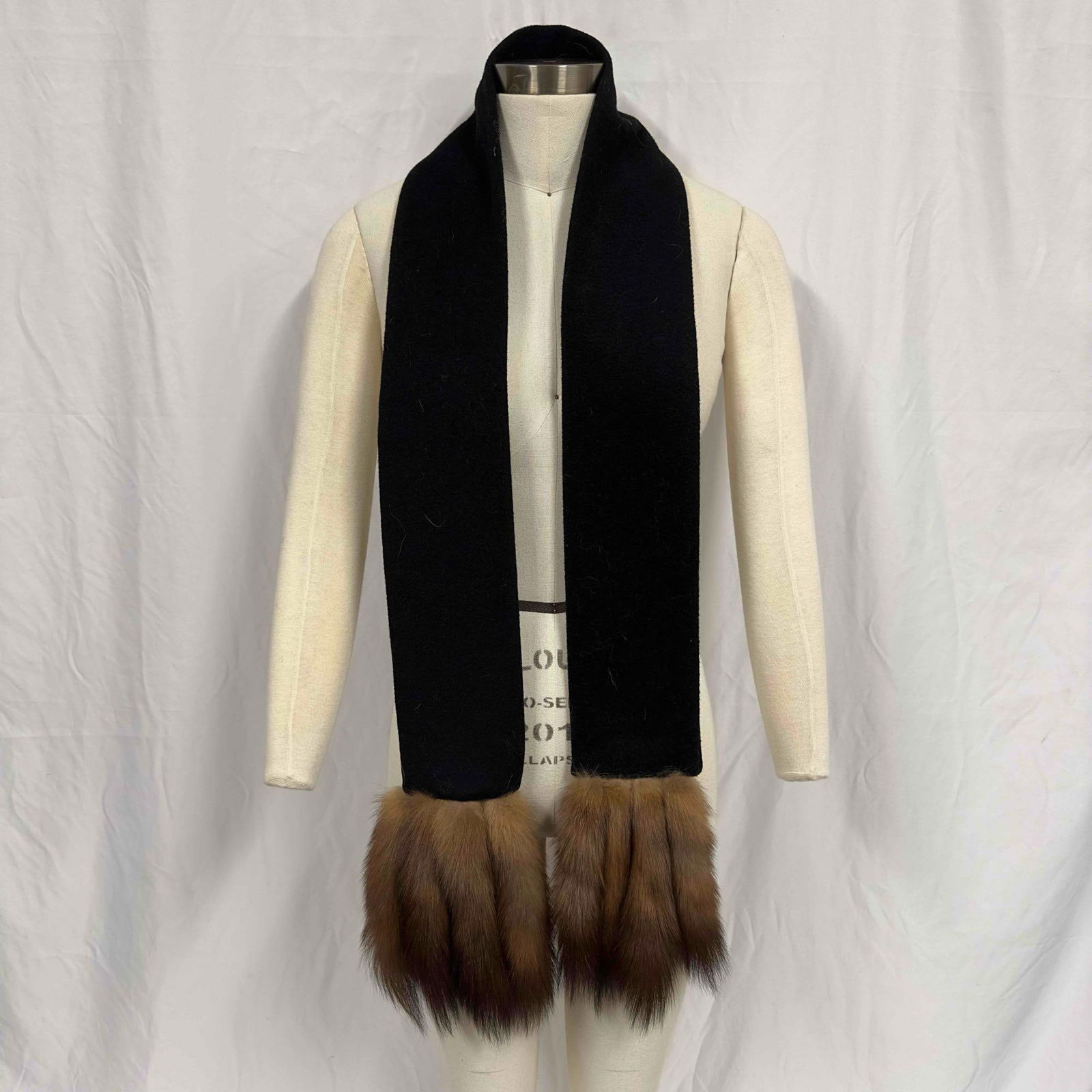 Mink Fur Tail Collar Scarf Neckerchief Black Sweater Neck Throw R34 (1 of 8)
