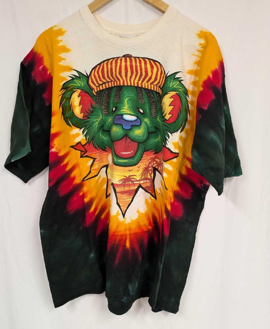 Liquid Blue Grateful Dead Rasta Bear Shirt XL: Liquid Blue Grateful Dead Rasta Bear Shirt XL. This shirt does not appear to have ever been worn. 100% Cotton. Please note, it does not come with the hanger seen in the image. Folded, the shirt is app
