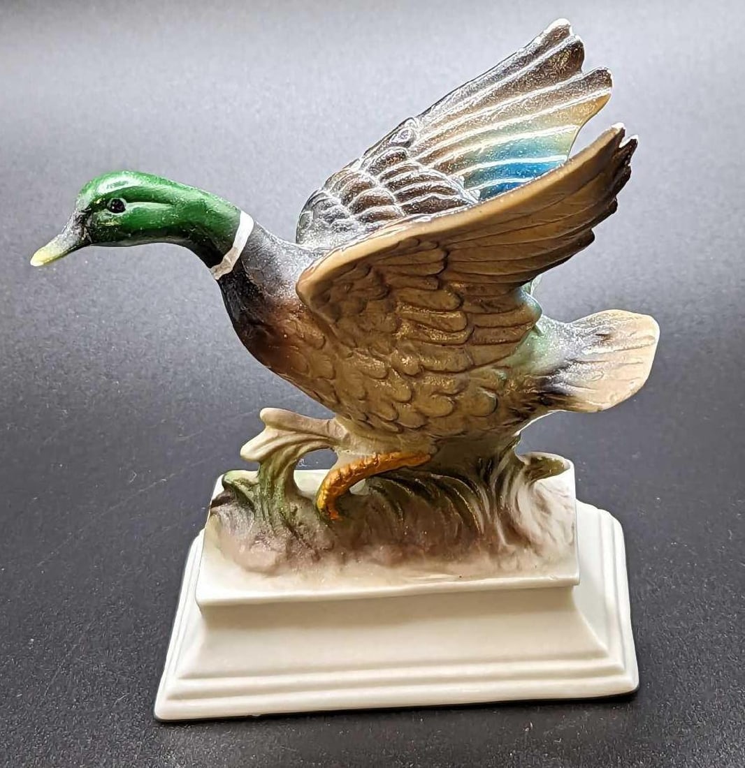 Vintage Napcoware Mallard Duck Figurine: Vintage Napcoware Mallard Duck Figurine. This is approx 3 1/2" x 2 1/2" x 4" and it weighs 0.30lb. This porcelain figure has some chips on the edges on the wings. 