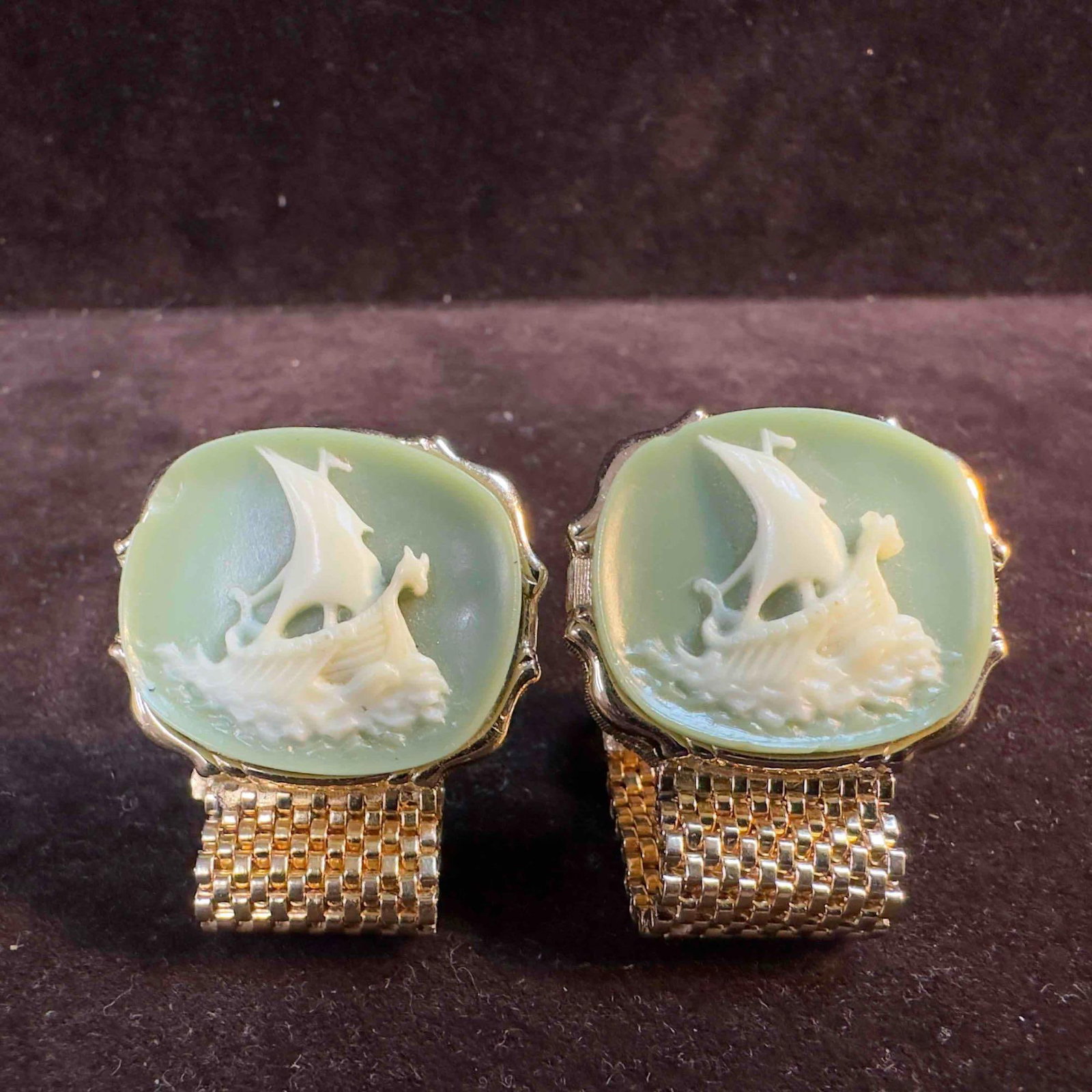 Gold Plated Cameo Cufflinks Viking Ship With Dragons Head Swank: Gold Plated Cameo Cufflinks Viking Ship With Dragons Head Swank. These cufflinks feature a dragon design viking ship with gold toned accents. These items are in good pre-owned, previously displayed co