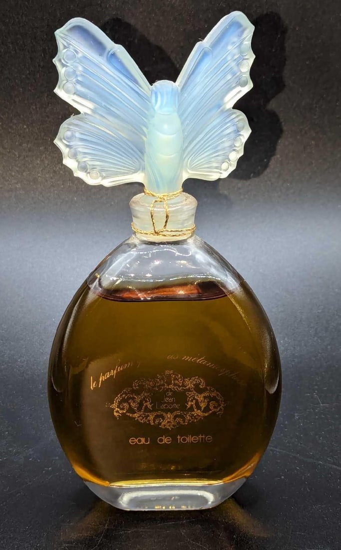 Jean Laporte Le Parfum Qui Vous Métamorphose: Jean Laporte Le Parfum Qui Vous Métamorphose. The bottle is nearly filled and is approx 3 1/2" x 1 1/4" x 6 3/4" and it weighs 0.71lb. The bottle/stopper has no chips or cracks. Please see the images