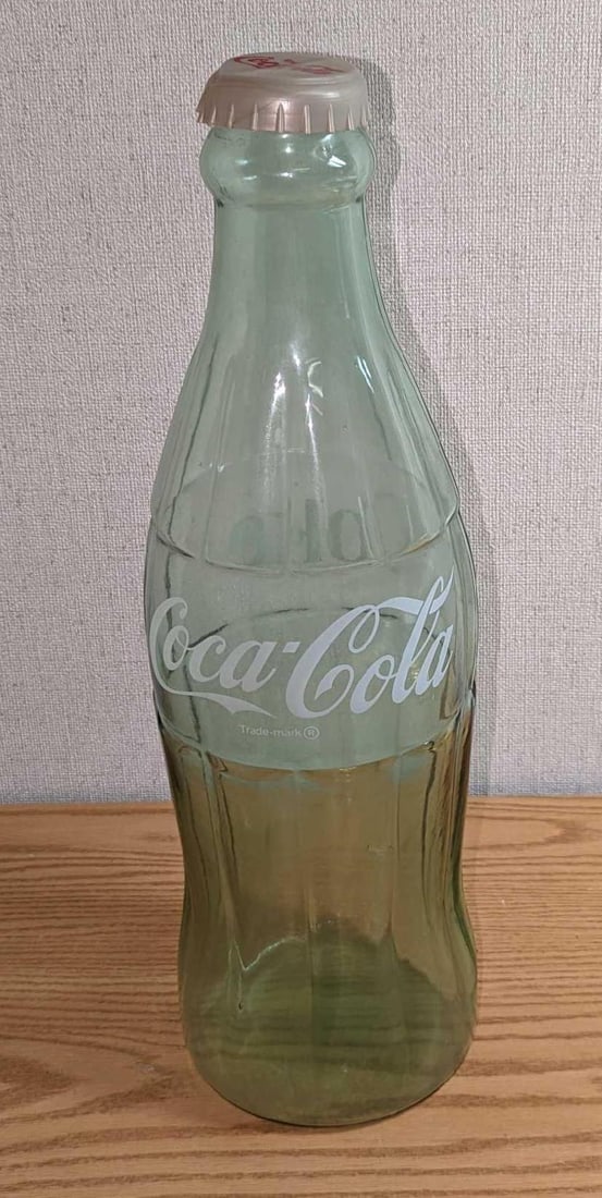 F18 20" Vintage Glass Coca Cola Bottle (1 of 7)