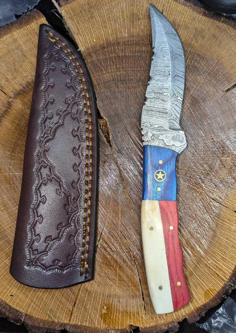 MHS Cutlery Steel Knife & Leather Sheath RTCN: MHS Cutlery Steel Knife & Leather Sheath RTCN. The knife does not appear to have been used. The handle is made of a polished wood. Has an printed Damascus design over the steel. Is approx 2