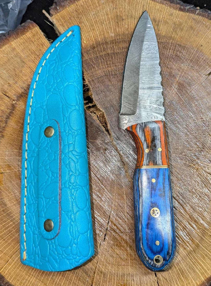 MHS Cutlery Steel Knife & Leather Sheath RTCR: MHS Cutlery Steel Knife & Leather Sheath RTCR. Is approx 2 1/4" x 1 1/2" x 9" and it weighs 0.44lb. The knife does not appear to have been used. The handle is made of a polished wood. Has an prin
