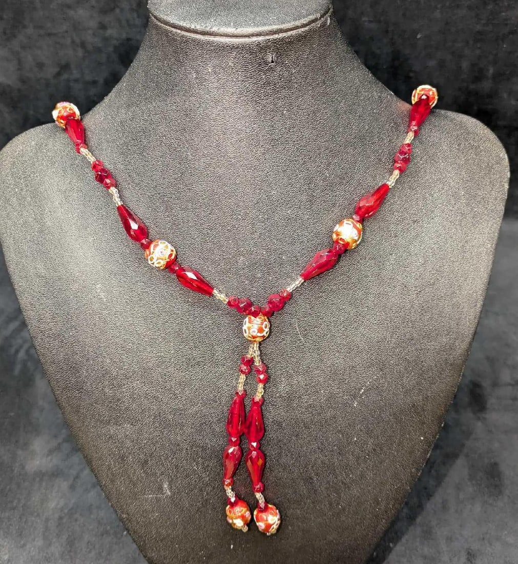 Vintage Italian Murano Red And Gold Art Glass Bead Necklace KK: Vintage Italian Murano Red And Gold Art Glass Bead Necklace KK. Glass beads with hand painted designs. Is approx 38" and it weighs 0.16lb.