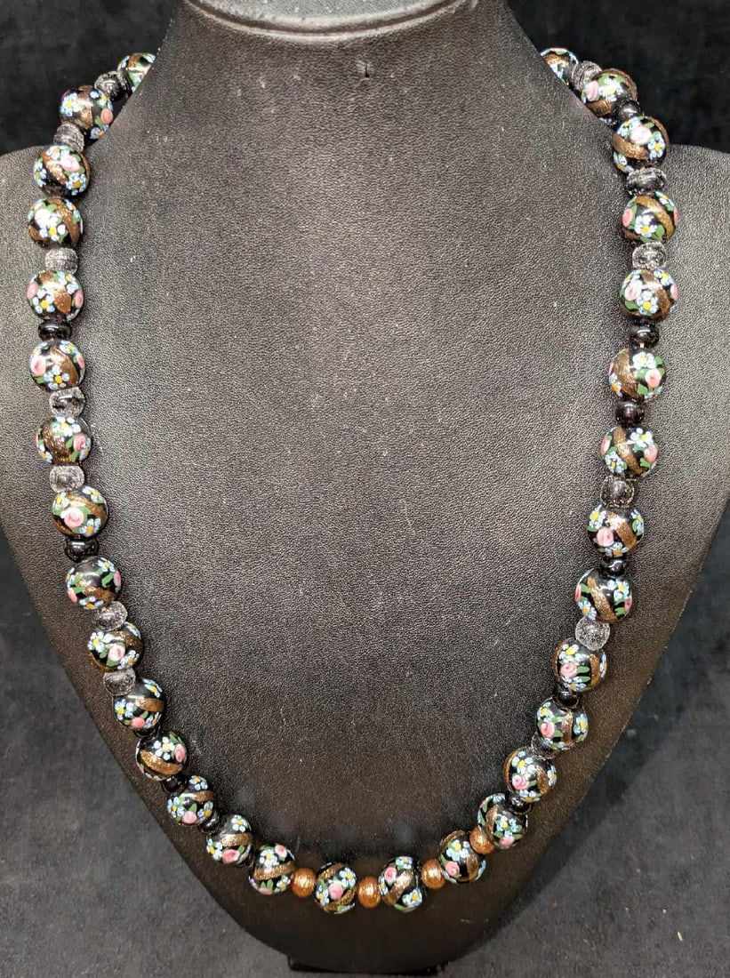 Vintage Italian Murano Black And Gold Art Glass Bead Necklace DDD: Vintage Italian Murano Black And Gold Art Glass Bead Necklace DDD. Glass beads with hand painted designs. Is approx 29" and it weighs 0.36lb.