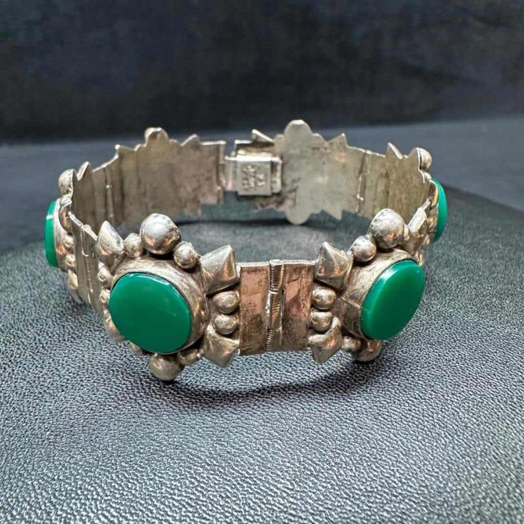 Sterling Round Green Onyx Mexico Bracelet: This piece of jewelry has been tested and researched prior to listing. Please view all our pictures they are part of our description. DETAILS: Metal - Sterling Silver Color - Silver Stones - Green Ony