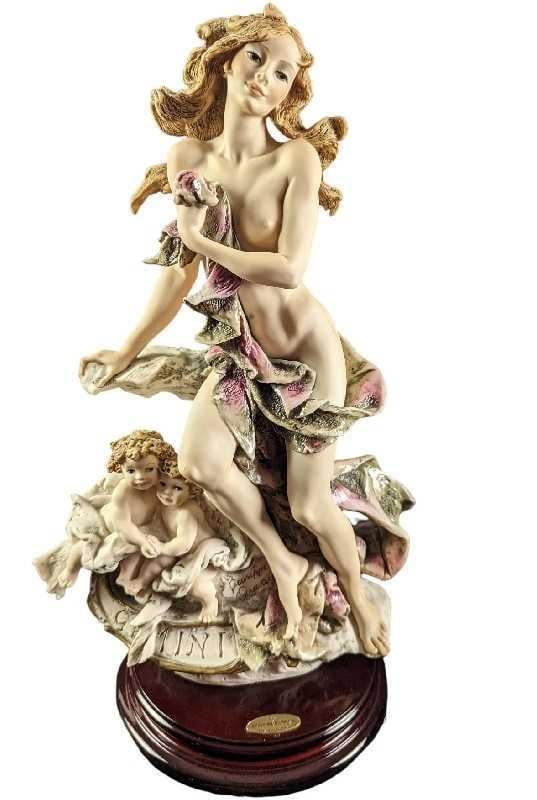Giuseppe Armani LE Gemini Statue: Giuseppe Armani LE Gemini Statue Limited Edition "Gemini" Giuseppe Armani Statue. This one is #292 out of #5,000. The figurine is made of Capodimonte porcelain and is approx 9" x 7" x
