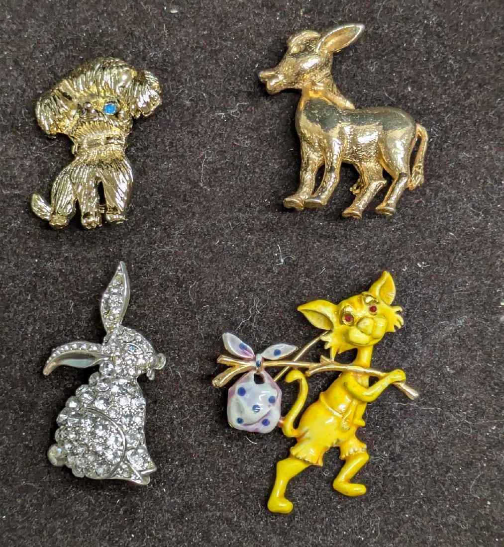 Vintage Unsigned Cat Dog Donkey Rabbit Pin Brooch Lot Of 4: Vintage Unsigned Cat Dog Donkey Rabbit Pin Brooch Lot Of 4. This lot includes: (1) Unsigned Gold Tone Donkey Pin Brooch. This is approx 1 3/4" x 1 1/2" x 1/4". (1) Unsigned Gold Tone Dog W