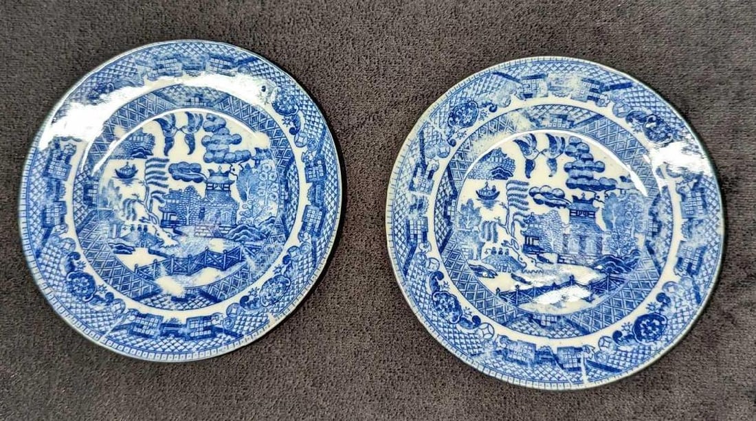 2 Vintage Small Blue Willow Japanese Plates B (1 of 5)