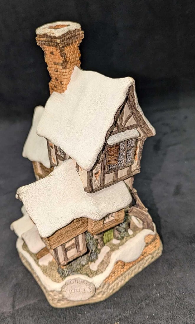 David Winter Cottages Old Joe's Beetling Shop Christmas Carol (1 of 7)