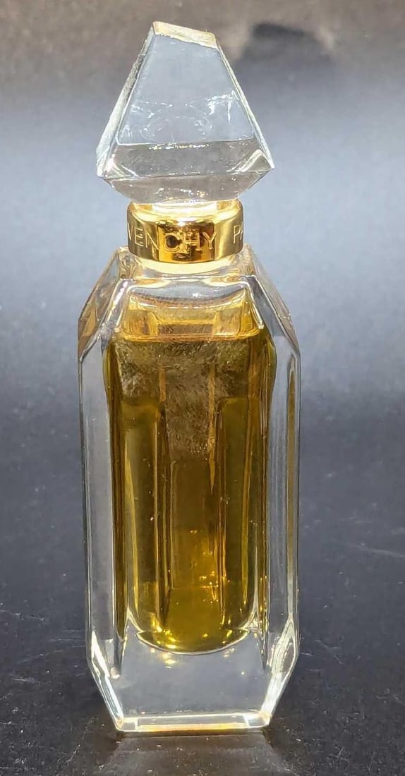 Vintage Ysatis Givenchy Eau De Toilette 15ml: Vintage Ysatis Givenchy Eau De Toilette 15ml. The nearly filled bottle is approx 1 1/4" x 1" x 4 1/2" and it weighs 0.27lb. The bottle has no chips or cracks. 