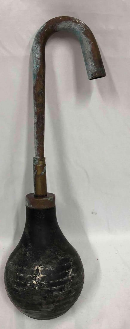 Vintage Brass Part Of Old Car Horn: This lot contains a vintage part of a brass car horn. It is approx 16" x 4" x 4" and weighs about 0.8lbs. The part of the car horn no longer works. It is for decoration or use of parts. Overall the pa