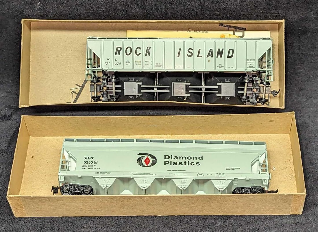 Athearn Rock Island Hopper Kit & Diamond Plastic Hopper: Athearn Rock Island Hopper Kit & Diamond Plastic Hopper. This lot includes: (1) Athearn Rock Island Covered Hopper Kit. This is in its original box that is approx 10 5/8" x 2 5/8" x 1 1/2&