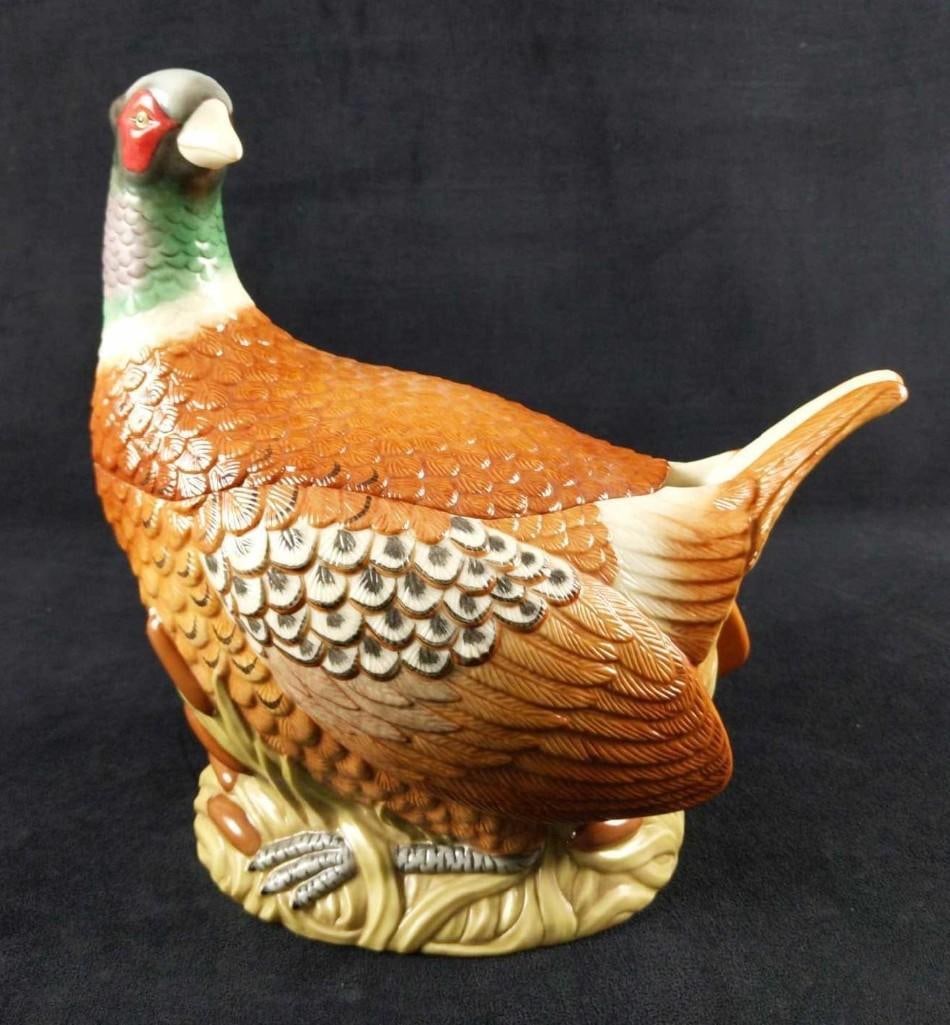 Lenox Riverwood Pheasant Figurine Tureen And Lid: Lenox Riverwood Pheasant Figurine Tureen And Lid Fine China Lenox Riverwood Pheasant Figurine Tureen And Lid. Made in the USA. Dishwasher Safe, Oven Safe, And Microwave Safe. The Riverwood pattern had