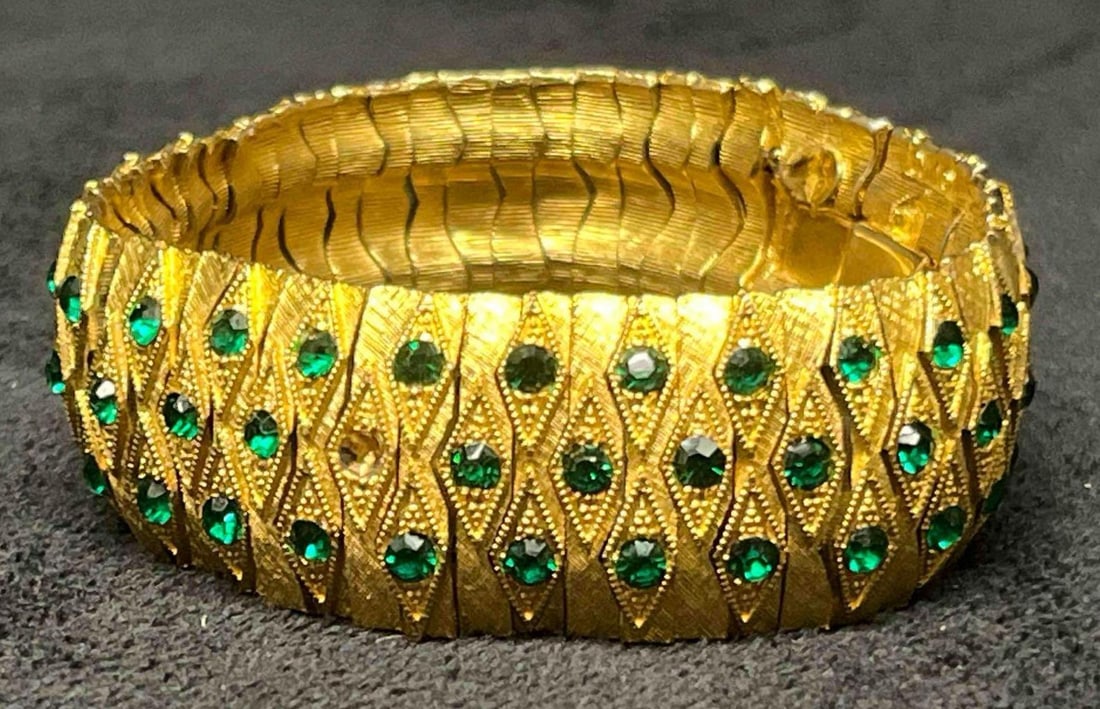 Signed Vintage Viro Chunky Gold Tone Bracelet with Green Rhinestones (1 of 8)