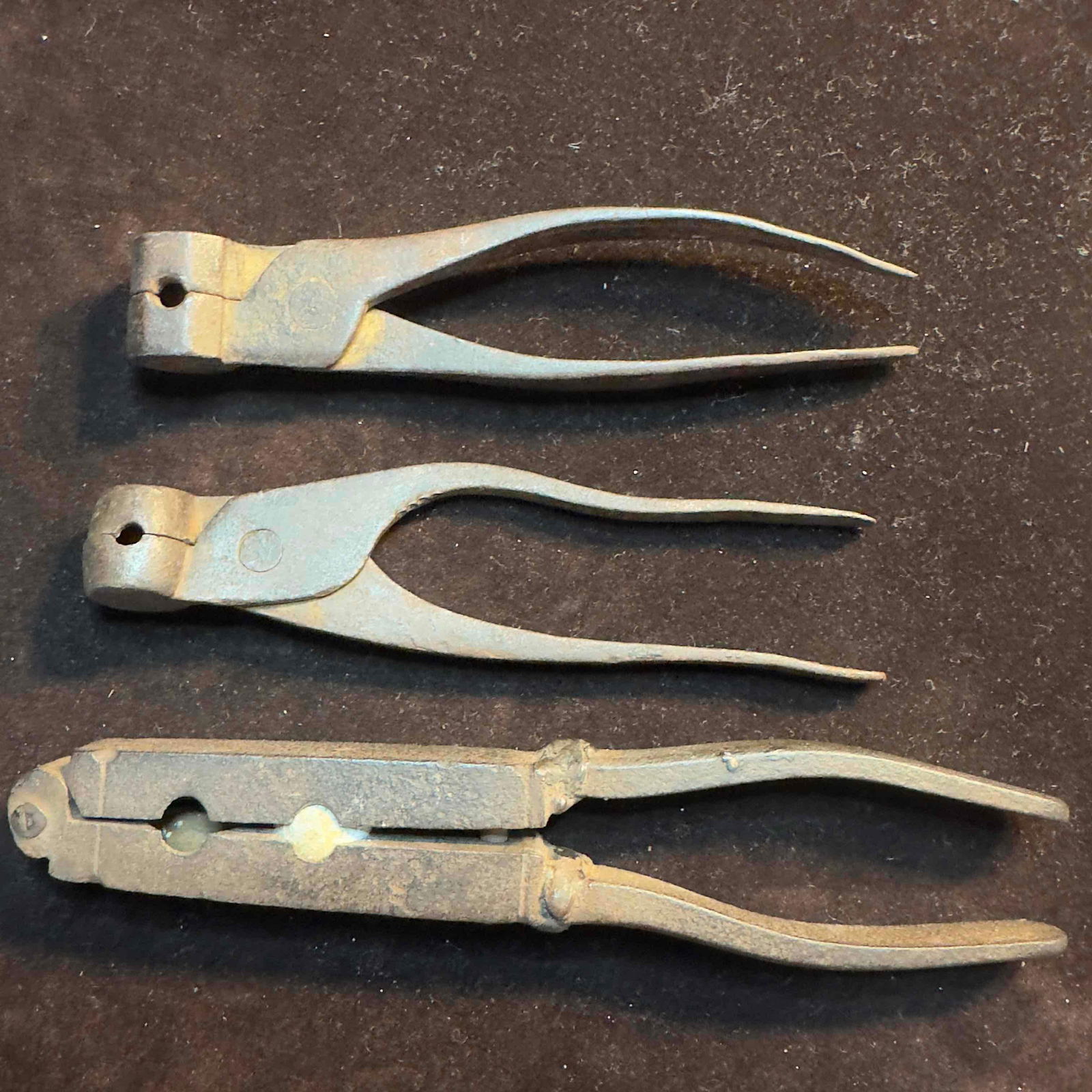 Ball Bullet Mold Set Civil War Era Rifle Musket Scissor Type Cast Iron Molds Lot of Three: These pieces of Militaria have been researched to the best of our ability prior to listing. Please reference all our photos as they are part of our description. Ball Bullet Mold Set Civil War Era Rif