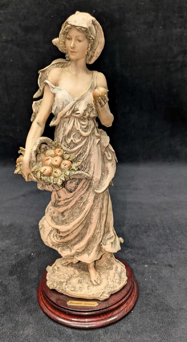 LE Giuseppe Armani Fresh Fruits Capodimonte Figurine: LE Giuseppe Armani Fresh Fruits Capodimonte Figurine. This is #998 out of #2000. This is approx 5" x 5 1/2" x 11". It comes with the COA and the original box is approx 16 1/2" x 7 1/4" x 6" and