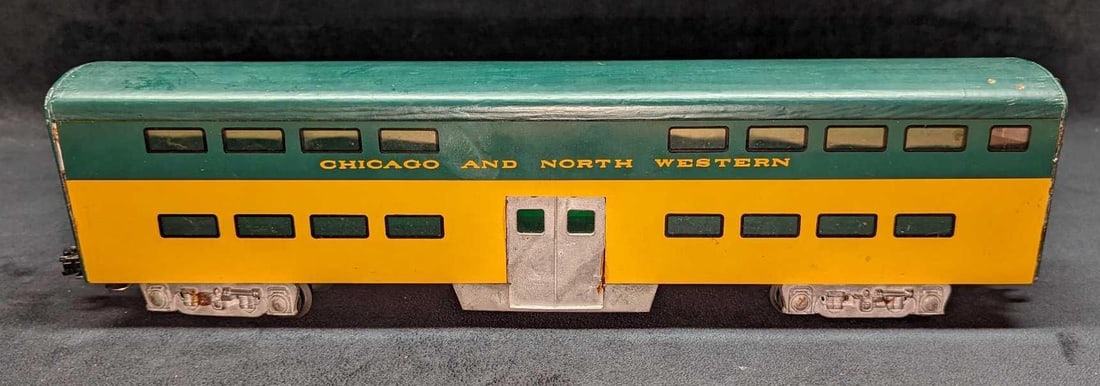 Vintage O Scale Chicago & Northwestern Commuter Car B (1 of 7)