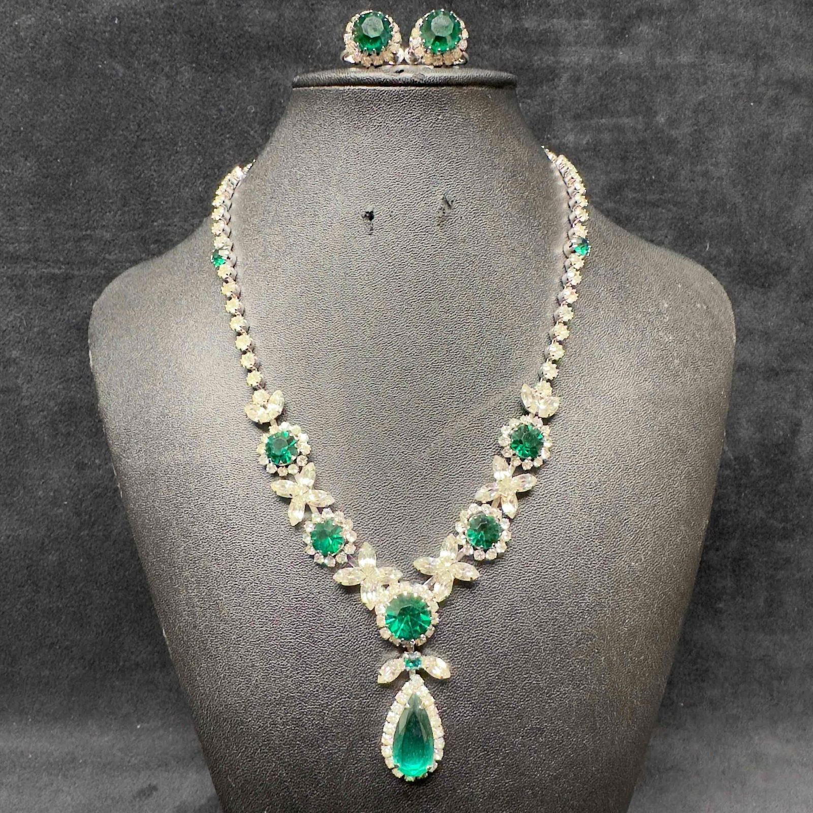 Vendome Green Clear Crystal Rhinestone Silver Toned Pendant Necklace and Earrings Set H82 (1 of 14)