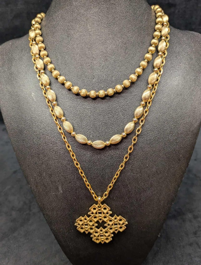 3 Vintage Gold Tone Beaded And Chain Necklaces (1 of 8)