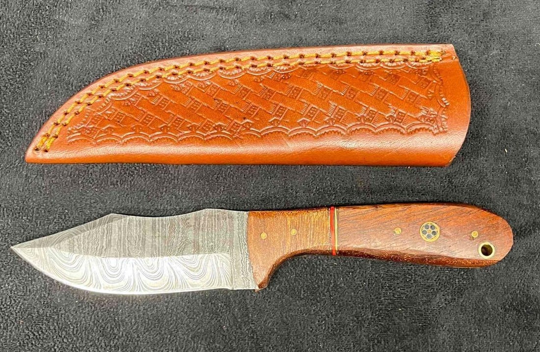 MHS Cutlery Steel Knife & Leather Sheath (FF): This lot contains a MHS Cutlery Steel Knife & Leather Sheath (FF). It is approx 9 3/4" x 2" x 1" in the sheath. Total weight is approx. 6.5oz. Overall the Knife and Sheath are in excellent condition a
