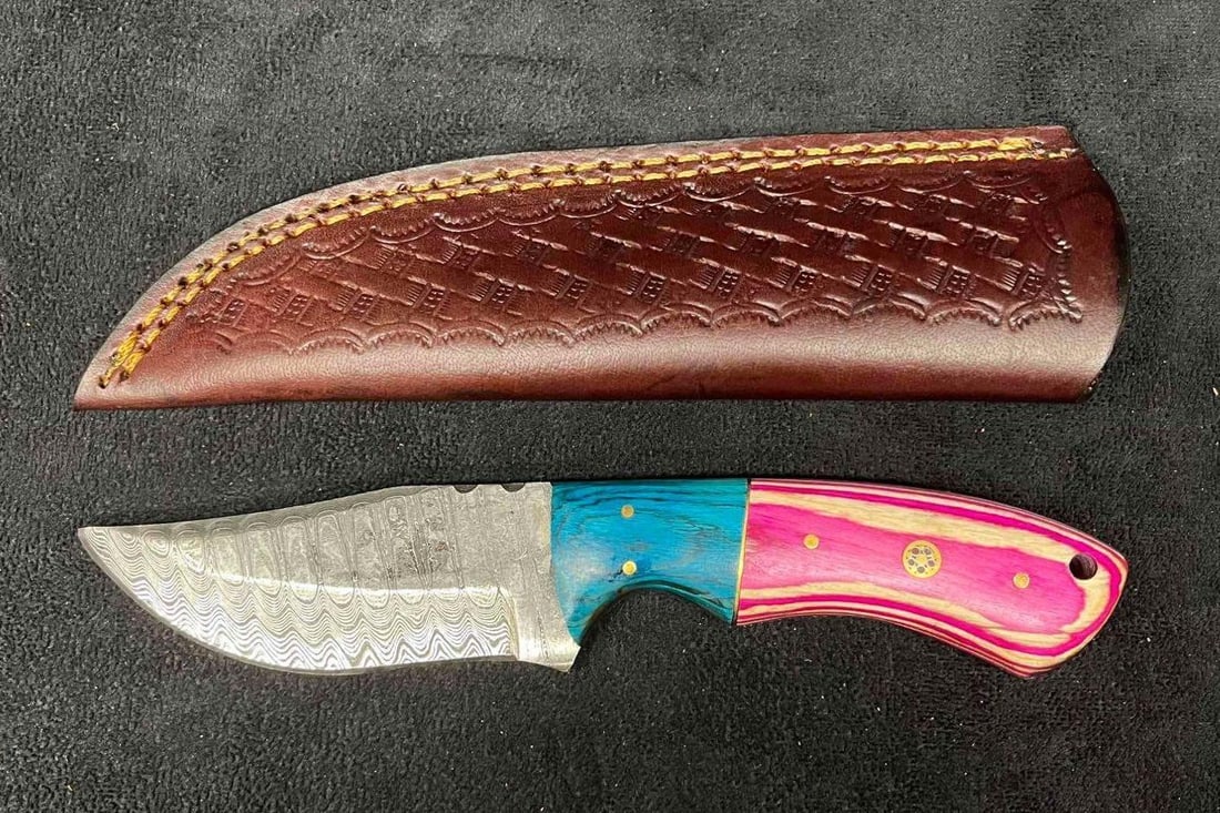 MHS Cutlery Steel Knife & Leather Sheath (GG): This lot contains a MHS Cutlery Steel Knife & Leather Sheath (GG). It is approx 9 1/4" x 2" x 1" in the sheath. Total weight is approx. 7.2oz. Overall the Knife and Sheath are in excellent condition a
