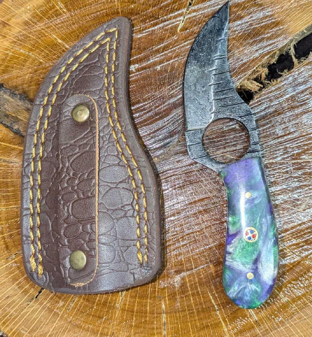 MHS Cutlery Steel Skinning Knife With Leather Sheath RTCPP: MHS Cutlery Steel Skinning Knife With Leather Sheath RTCPP. This is approx 2 1/2" x 3/4" x 6 1/2" and it weighs 0.25lb. The knife does not appear to have been used.