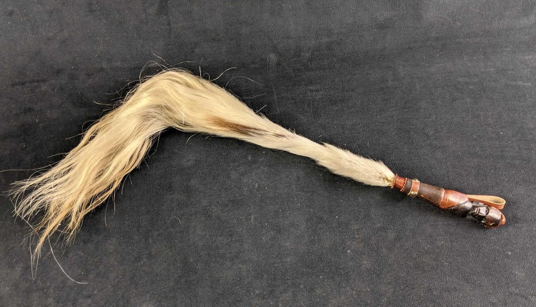 Wood Carved Handle Horse Hair Whip Fly Swatter (1 of 7)