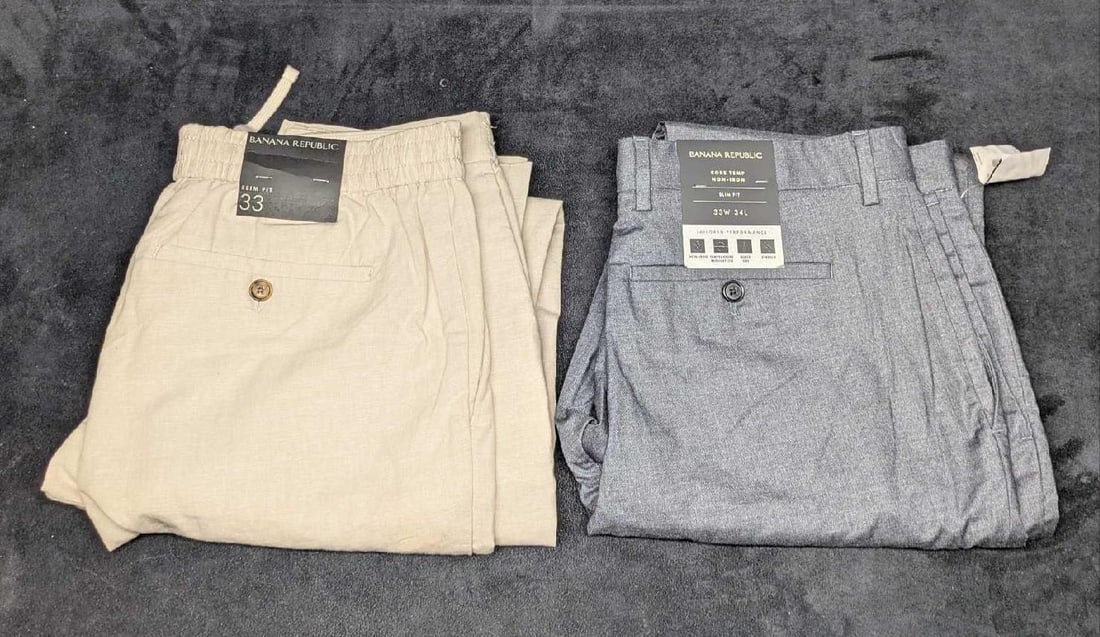 2 Men's Size 33 Banana Republic Pants: 2 Men's Size 33 Banana Republic Pants. Both were unused and have the original tags. Folded and stacked, the pants are approx 12" x 13" x 1 3/4" and it weighs 1.50lbs. Please see the images for t