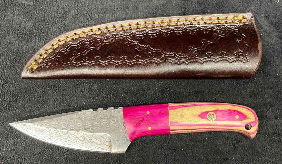 MHS Cutlery Steel Knife & Leather Sheath (NN): This lot contains a MHS Cutlery Steel Knife & Leather Sheath (NN). It is approx 9 1/4" x 2" x 1" in the sheath. It is approx 6.7oz. Overall the Knife and Sheath are in excellent condition as they do n