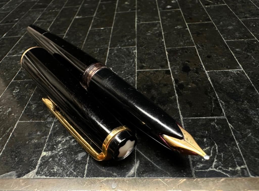 1960s Montblanc No. 32 Piston Fountain Pen (1 of 4)
