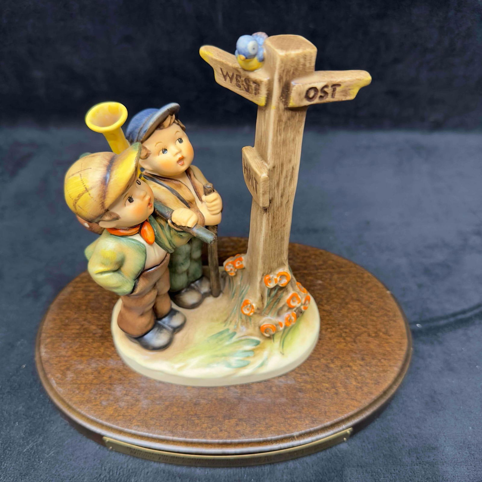 Special Military Edition Goebel Hummel Crossroads Berlin Wall Figurine #331 with Base (1 of 16)