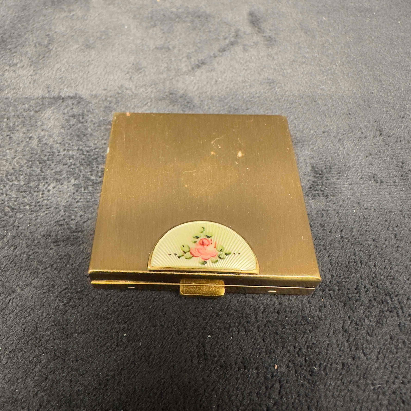 Volupte Compact Mirror Gold Tone Powder Case Made In USA Flower (1 of 9)