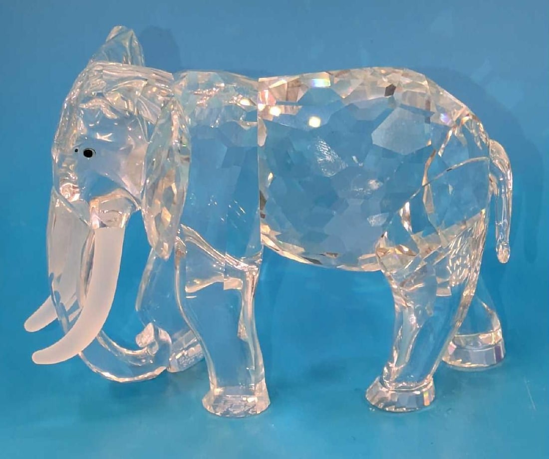 Swarovski Crystal Inspiration Africa The Elephant With Box B: Swarovski Crystal Inspiration Africa The Elephant With Box B. The elephant is approx 4 1/2" x 3 1/2" x 3 1/8". It comes with the original box that is approx 7 5/8" x 7 1/2" x 6 1/2" and it weighs 1.64