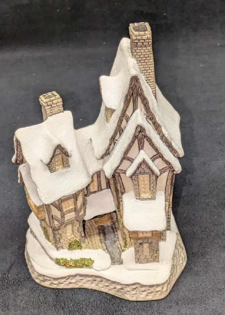 Christmas 1991 David Winter Fred's Home Dickens Series: Christmas 1991 David Winter Fred's Home Dickens Series. This was released in the year 1991 and was retired on 12-31-1991. This was made of a hand-painted resin. It is approx 5" x 4 1/2" x7 1/2". It co