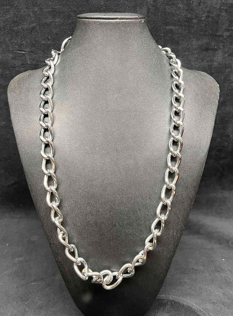 Heavy Duty Chain Accessory For Men: This lot contains a Heavy Duty Chain Accessory For Men Marked Taiwan. The chain fits in s small 7 1/4" x 3 3/4" plastic bag. Total weight is approx 0.5lbs. Overall the Chain is in good used 